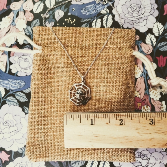 Spiderweb Pirate Skull Pendant - Picture 9 of 11